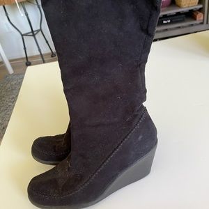 Black wool boots with wedge heel